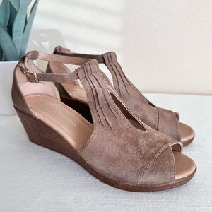 Comfort Foam Taupe Faux Suede Lightweight Wedge Sandals Women’s 10